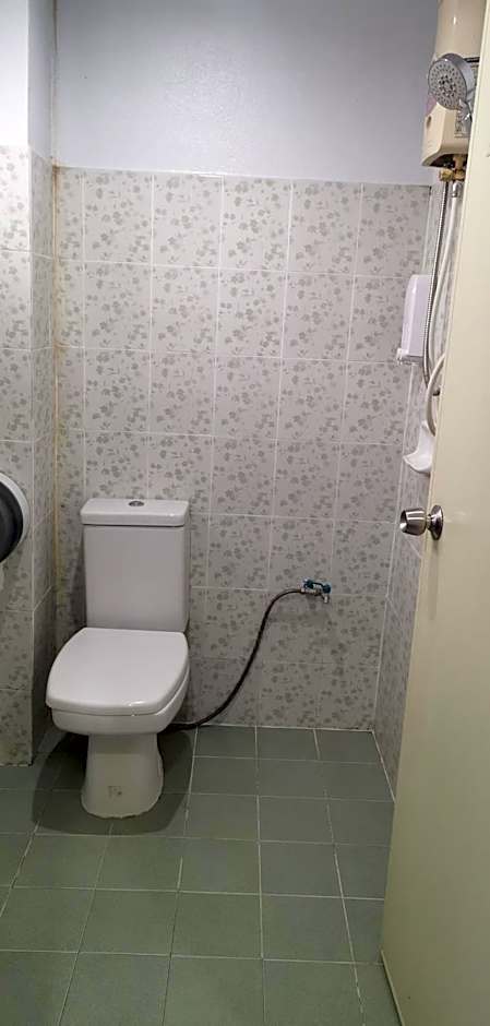 T & T Hostel Kanchanaburi
