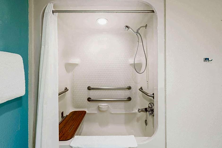 Super 8 by Wyndham Show Low