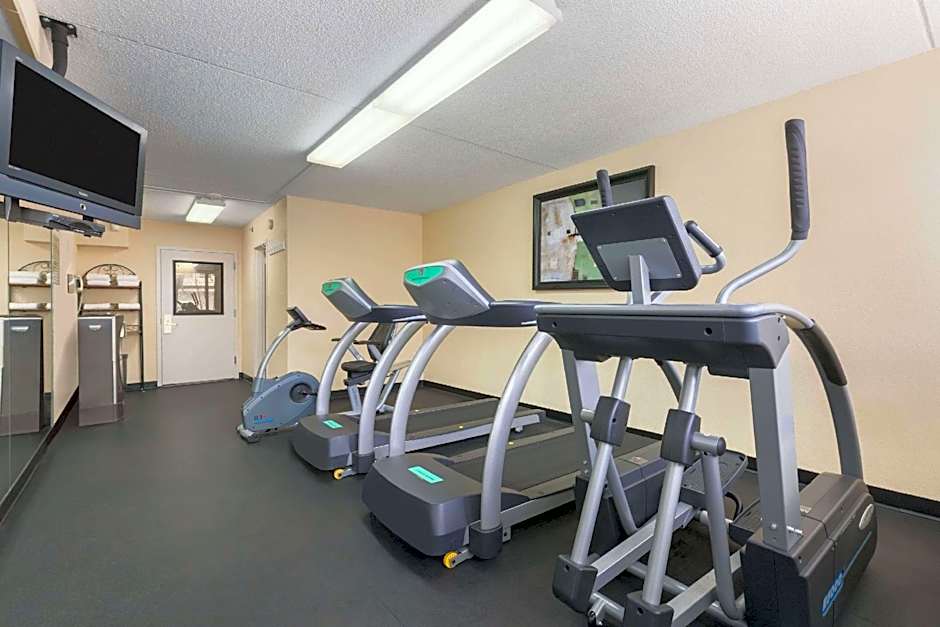 Ramada by Wyndham Rochelle Park Near Paramus