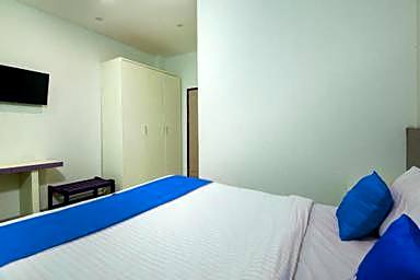 OYO 2382 Wisata Hotel