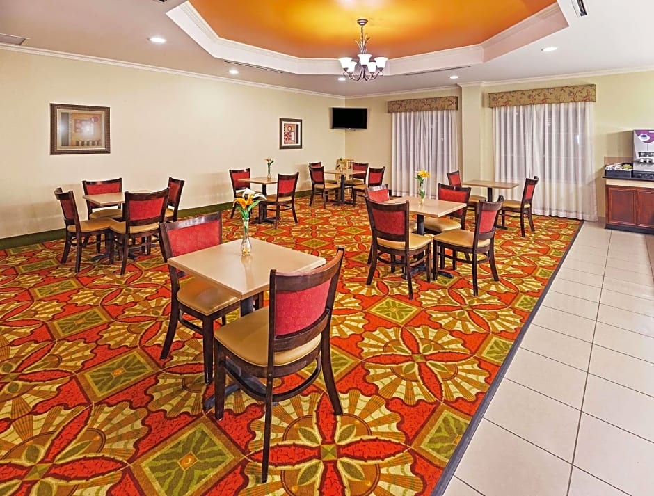 La Quinta by Wyndham Columbus TX