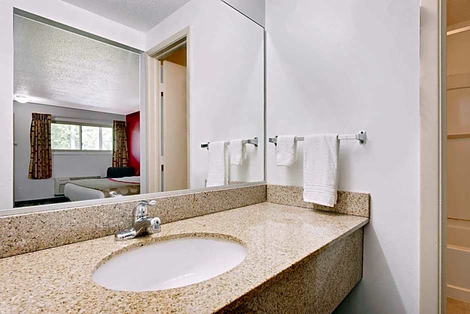 Ramada by Wyndham Cleveland Airport West