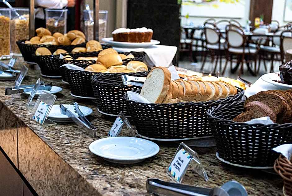 Master Porto Alegre Hotel - Av Carlos Gomes, Proximo ao Consulado Americano