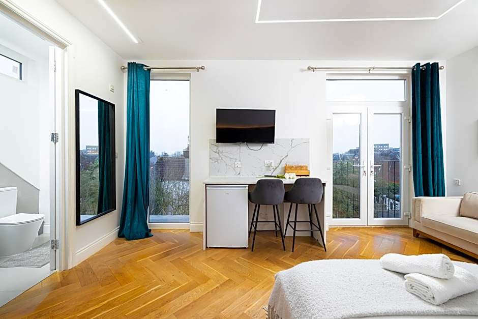 London Studios and Suites