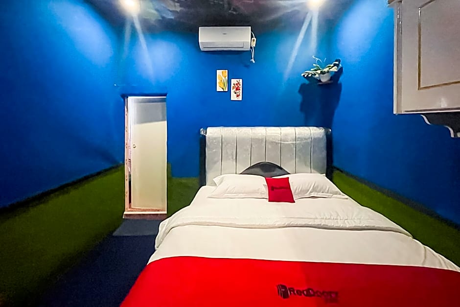 RedDoorz Syariah @ Jalan RJ Junjungan Lubis Pandan