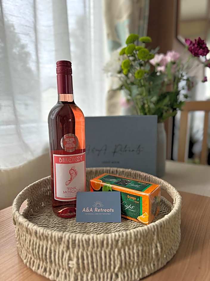 Hot tub retreat at Tattershall Lakes