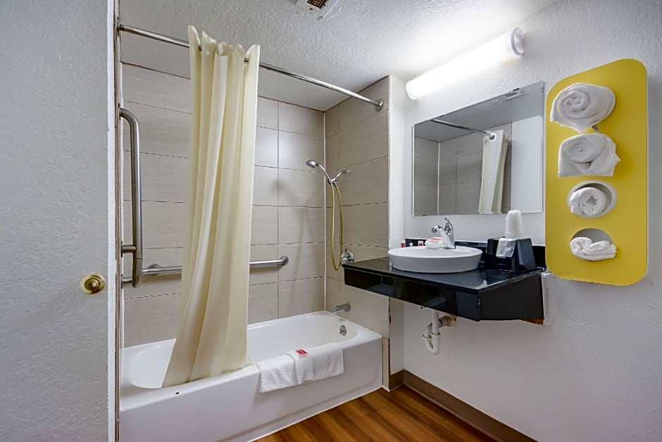 Econo Lodge Del City – Del City, OK