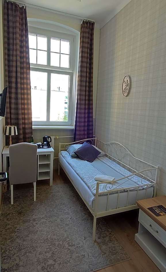 Hostel Night o'clock