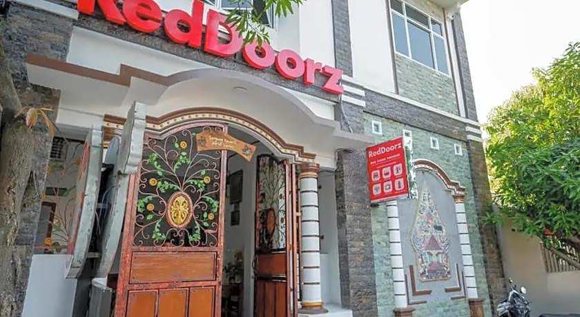 RedDoorz near Stasiun Purwosari