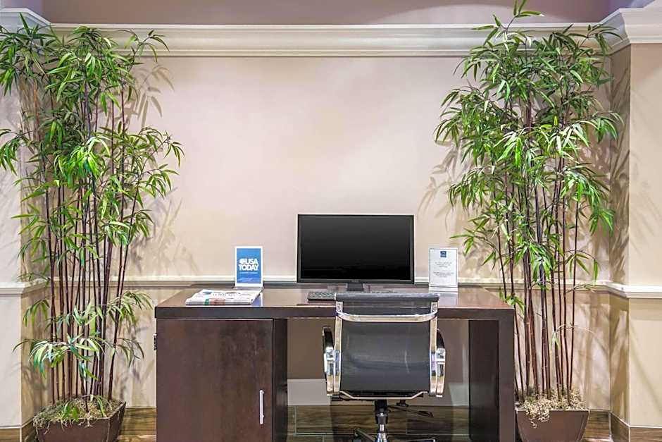 Sleep Inn & Suites Dunmore