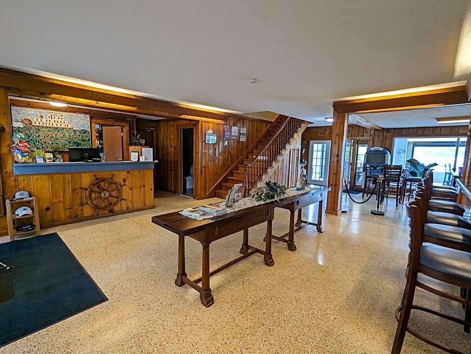 Riverboat Inn & Suites