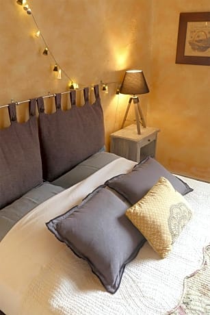 Double Room With Garden View and Shower - Soleil