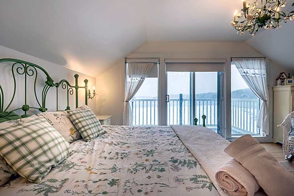 Breathtaking Lake View With Spa Chalet 360