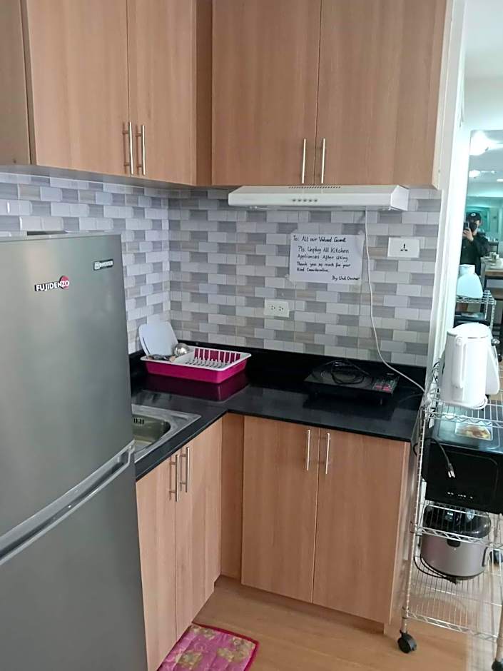 2 BR Loop Tower 1524