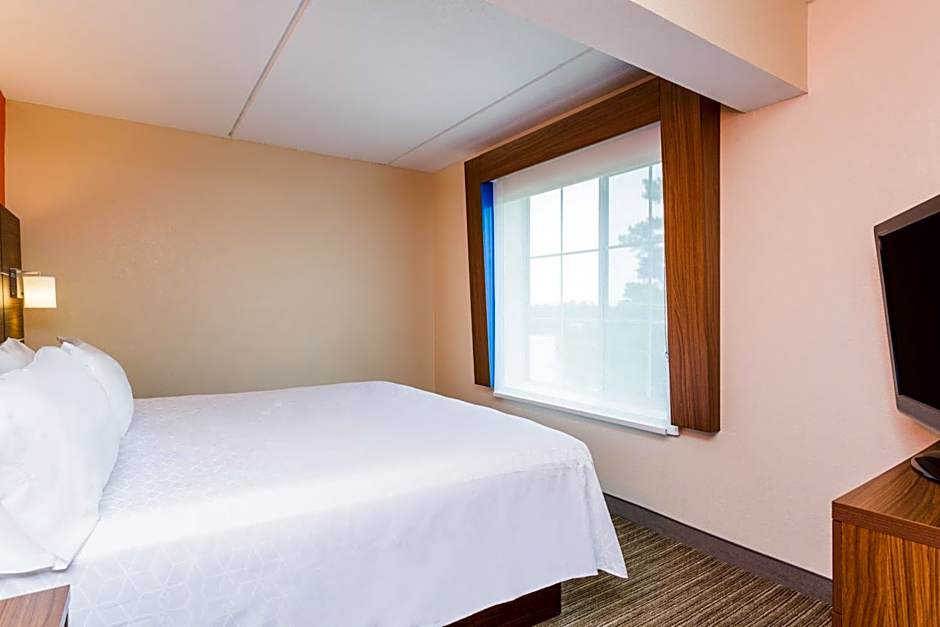 Holiday Inn Express and Suites - Petersburg - Fort Lee by IHG