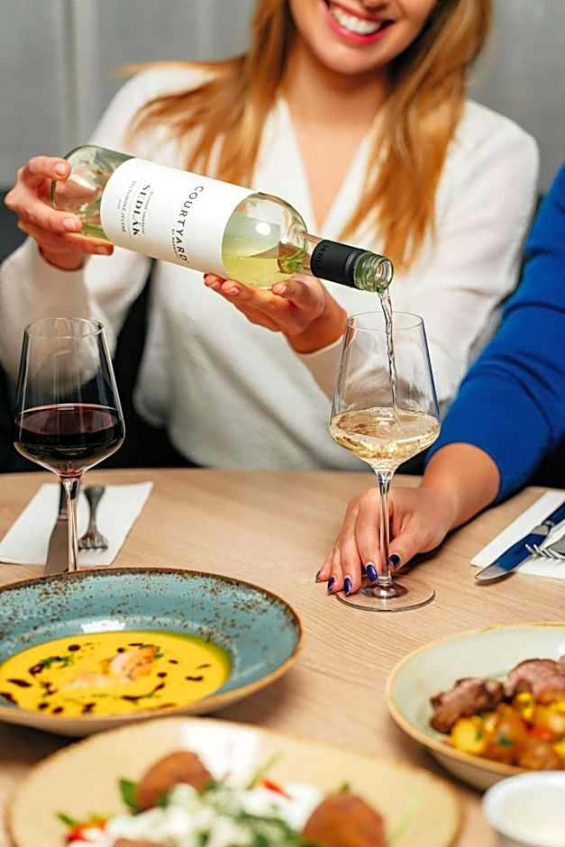 Courtyard By Marriott Prague Airport