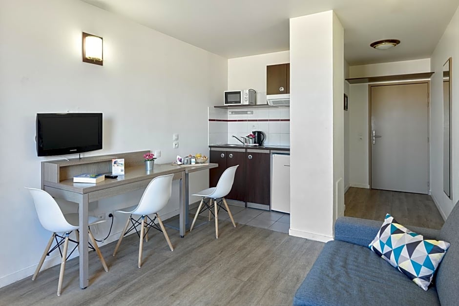 Comfort Aparthotel Versailles, St Cyr l'Ecole