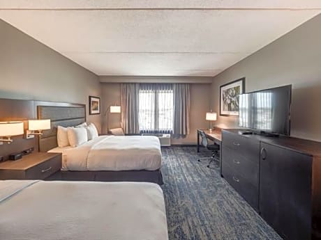 DoubleTree by Hilton Bloomington