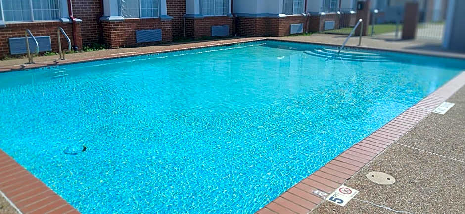 Red Roof Inn & Suites Euless - DFW Airport Southwest