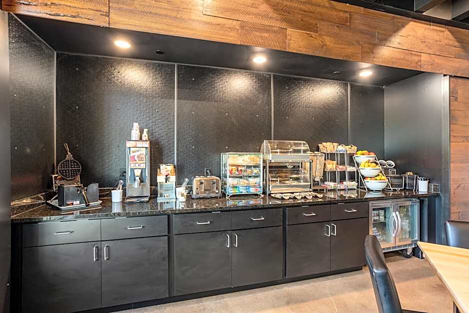 Cobblestone Hotel & Suites - De Pere