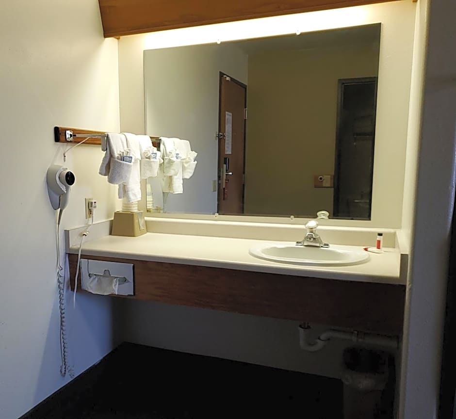 Super 8 by Wyndham Belgrade/Bozeman Airport
