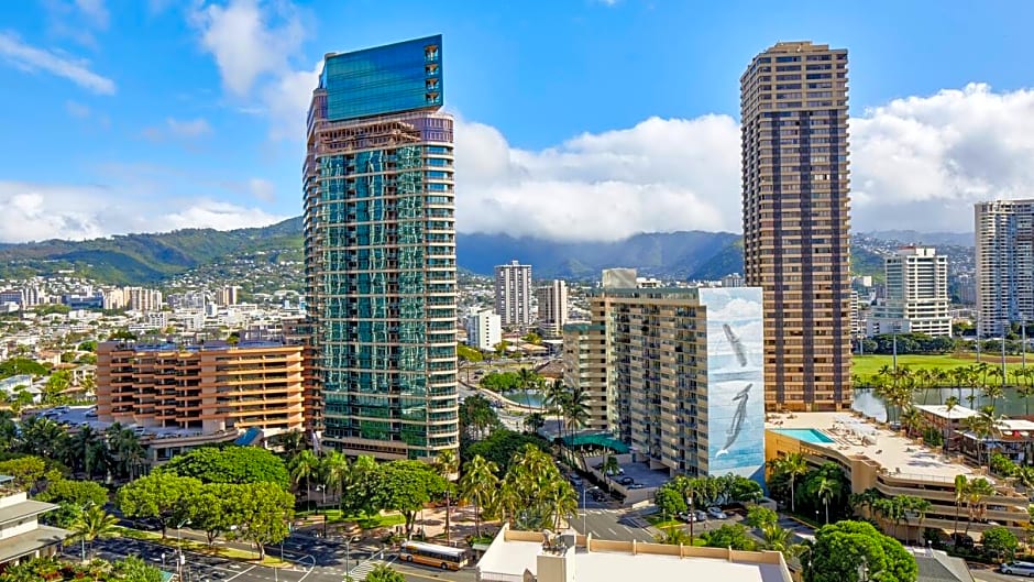 DoubleTree by Hilton Alana Waikiki Beach