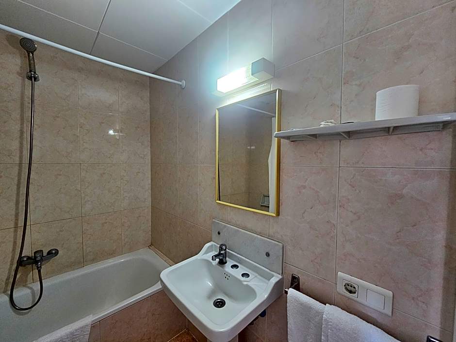 Photo 1 of 4 of Deluxe Family 4 Single Beds Suite