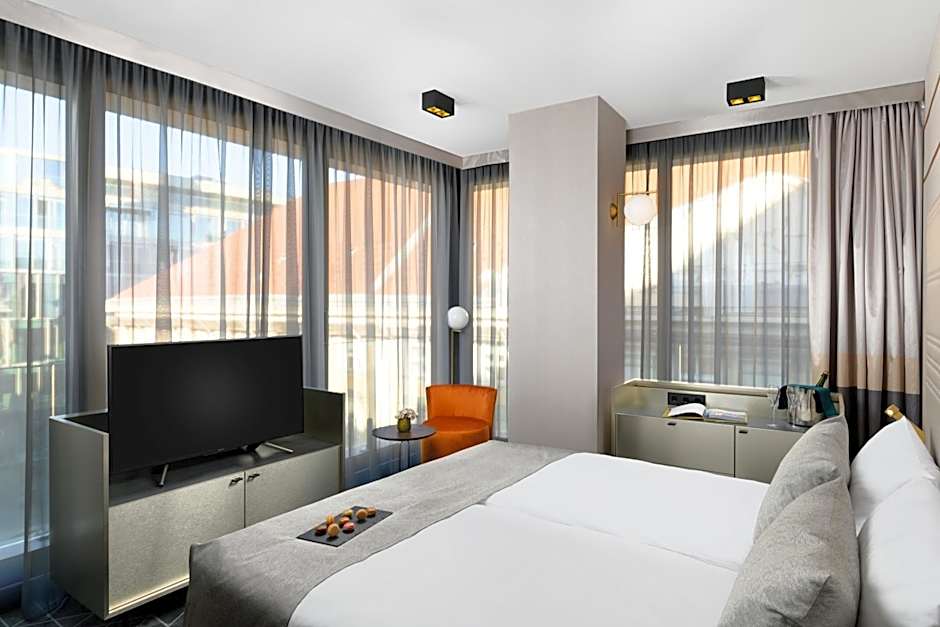 Emerald Hotel by Continental Group