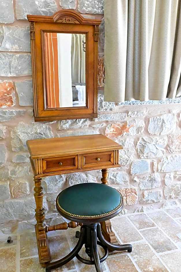 Arapis Rooms & Suites