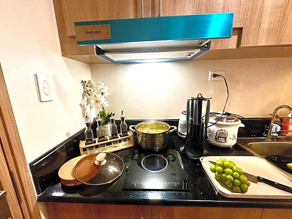 High Rise Condominium with Balcony, Pool, Skygarden, Grand lobby and Working Lounge 28F