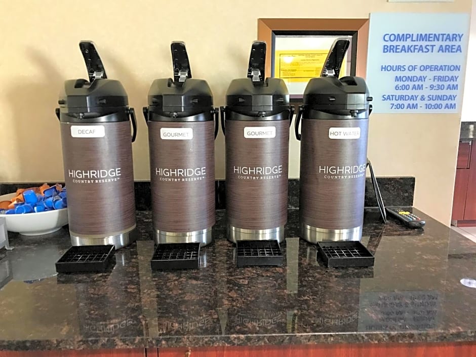 Country Inn & Suites by Radisson, Mt. Pleasant-Racine West, WI