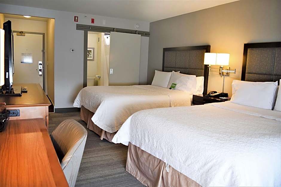 Hampton Inn & Suites By Hilton Calgary University Northwest