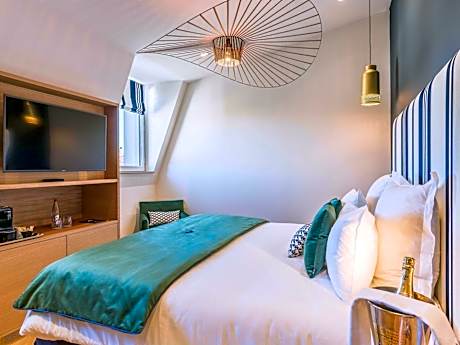 Family Double Suite with Sofa Bed