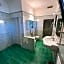 Piccadilly Penthouse with Jacuzzi