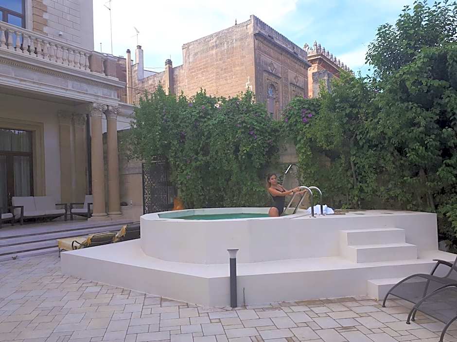 Dimora Charleston Lecce parcheggio privato in loco gratis