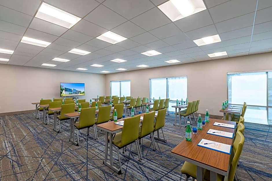 Holiday Inn Express & Suites Greenwood North By IHG