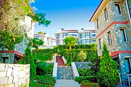 Sertil Deluxe Tropical Suites