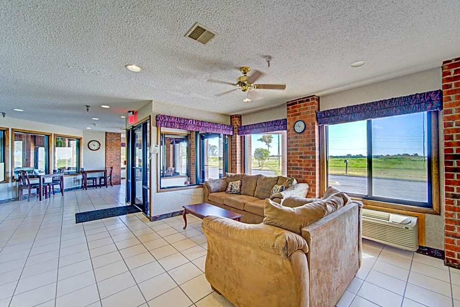 Capital O Amerihost Inn and Suites Mexico Hwy 54 MO