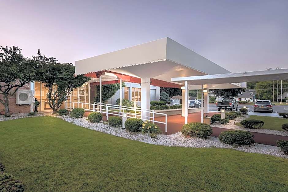 Howard Johnson by Wyndham Albany
