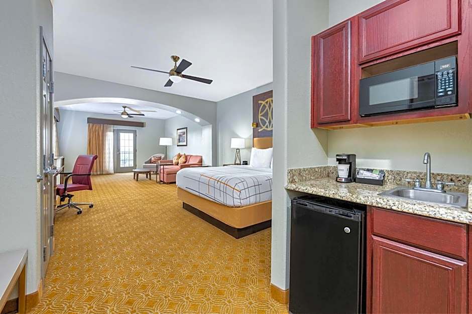 La Quinta Inn & Suites by Wyndham Marble Falls