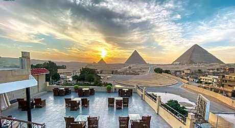 Egypt pyramids inn