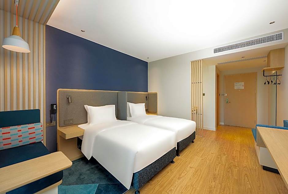 Holiday Inn Express Wuxi East Station By IHG