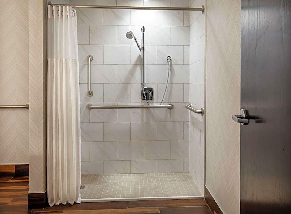 DoubleTree By Hilton Youngstown Downtown