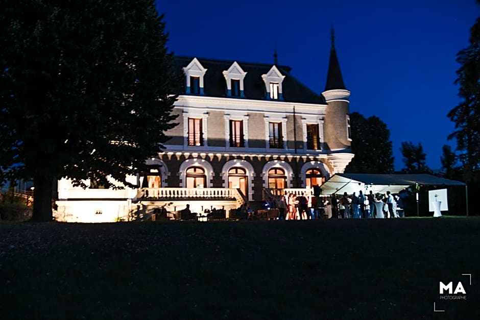 Eclosion Chateau Hotel & Restaurant