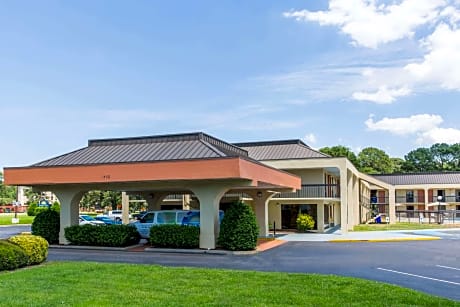 Days Inn by Wyndham Norfolk Airport