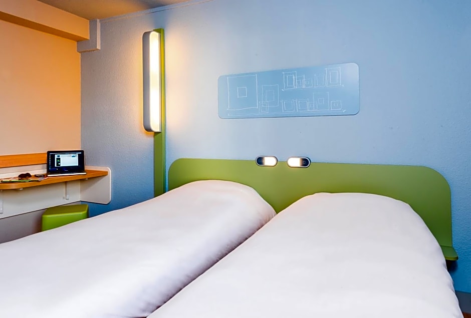 ibis Budget Courbevoie Paris La Defense