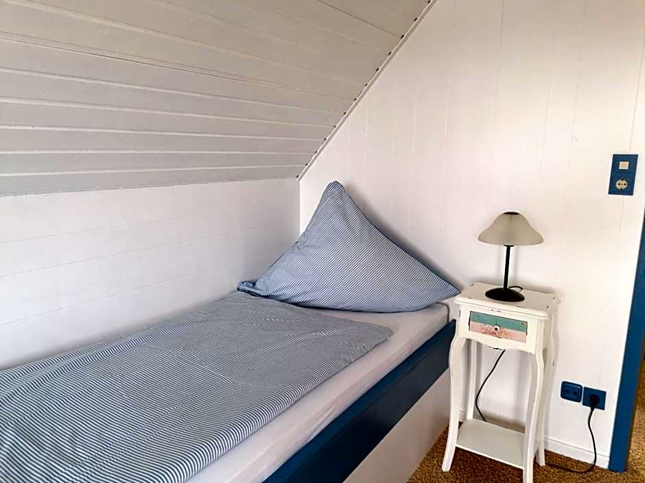 Photo 1 of 11 of 2 Beds, View