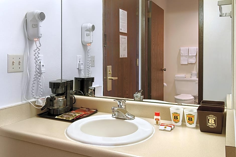 Super 8 by Wyndham Tomah Wisconsin