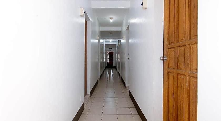 RedDoorz @ Joel's Apartelle