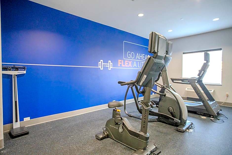 Holiday Inn Express & Suites Cleveland By IHG